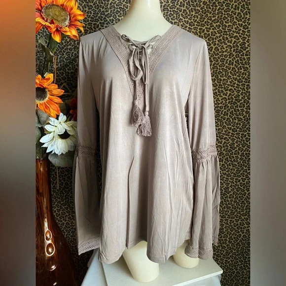 🌴3/$30🌴DOE & RAE Khaki Bell Long Sleeve Embroidered/Tasseled Boho Top NWT - Picture 1 of 10